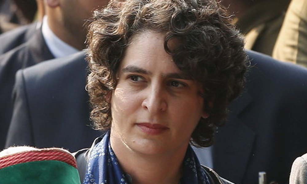 priyanka-gandhi-staged-a-talk-with-the-father-of-shaheed-awadhesh-in-the-pulwama-attack